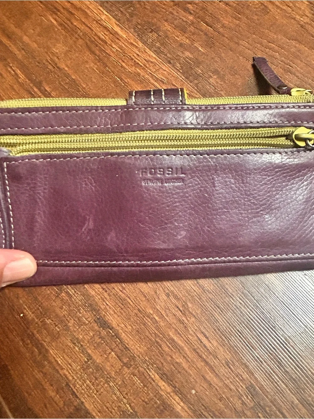 Fossil Plum Leather Wristlet with green  Zippers and Zip Pockets Y2K
